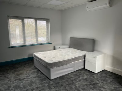 Double Room in House  Main Photo