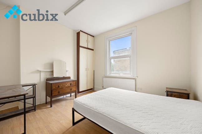 3 bedroom flat in SE13 Main Photo