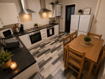 🏡 Spacious Attic Room in Balby, Doncaster ✨ Main Photo