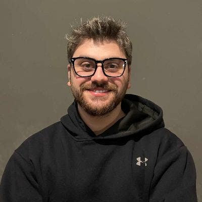 Professional Male seeks a single or double room Main Photo