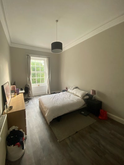 Large room - centre of Edinburgh Main Photo