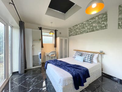 1x great priced doubleroom in Highgate Main Photo