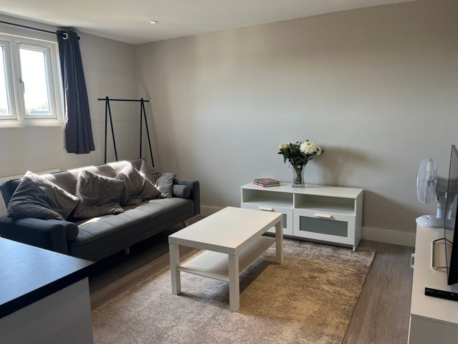 Luxury Private Top-Floor Suite - Northfields  Main Photo