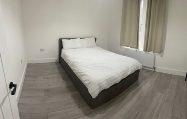 Redecorated spacious double room - Hayes  UB3 Main Photo