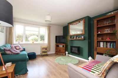 Spacious double room within house Main Photo
