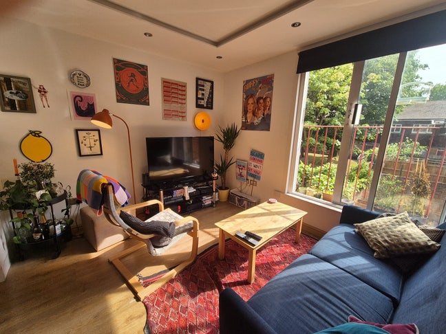 Huge bedroom in wonderful islington queer flat  Main Photo