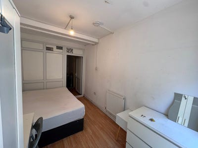 Double Room Available- Mile End/ Bow Road  Main Photo