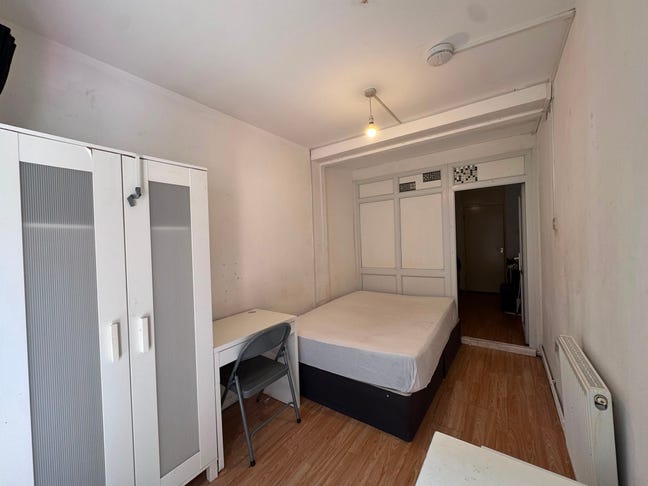 Double Room Available- Mile End/ Bow Road  Main Photo