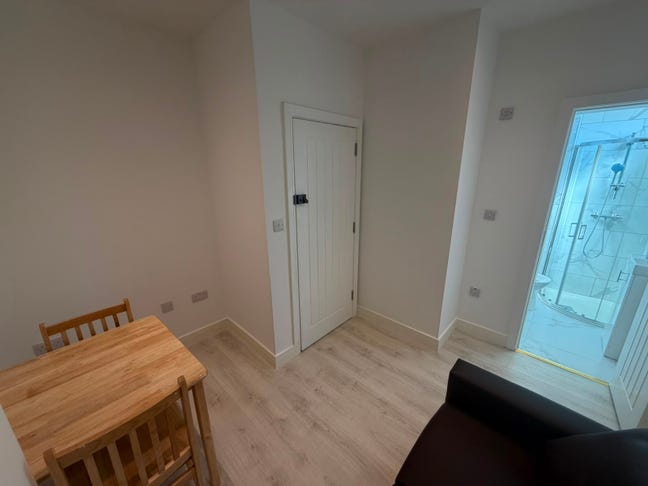 DSS-Studio Flat Available in Catford Lewisham SE6 Main Photo