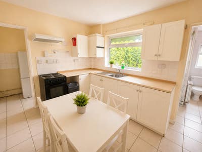 4-Bedroom Terraced House in Cambridge Main Photo