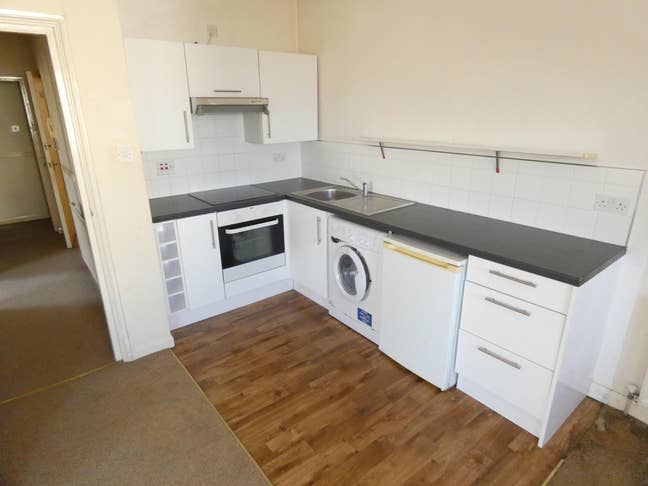 Newly decorated one bed spacious flat, Bow E3 Main Photo