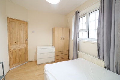 Elephant & Castle/Room available/Hurry! Main Photo