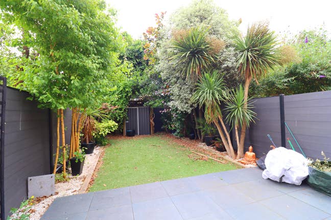 A Rare 6-Bed Gem in West London 🌳🏡 Main Photo