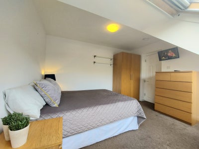 Dbl Room - 1 min walk to Bermondsey Station Main Photo