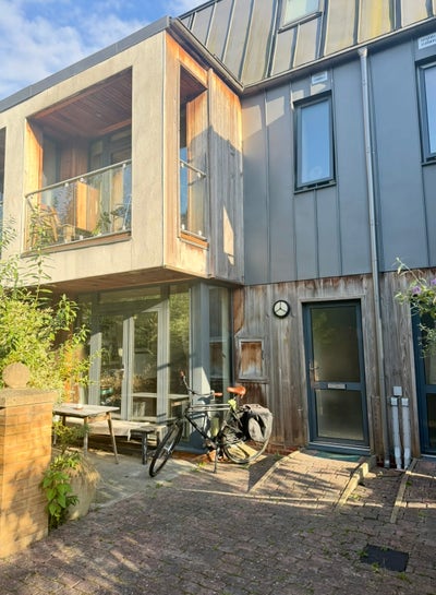 Sunny loft room in lovely Mews  Main Photo