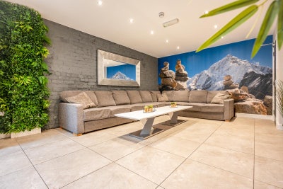 WOW Factor 12 BED Fallowfield House  Main Photo