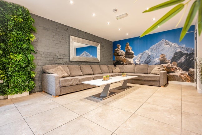 WOW Factor 12 BED Fallowfield House  Main Photo