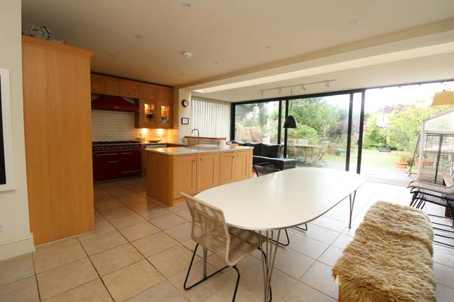 Modern Living Near the Elizabeth Line 🏡 🚆 Main Photo