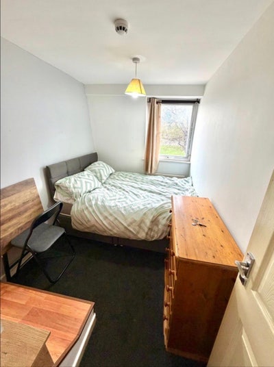 Double bedroom available in city center  Main Photo