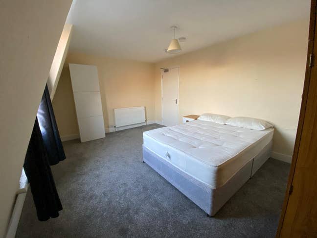 Large Double Room in Clapham North/Stockwell!  Main Photo