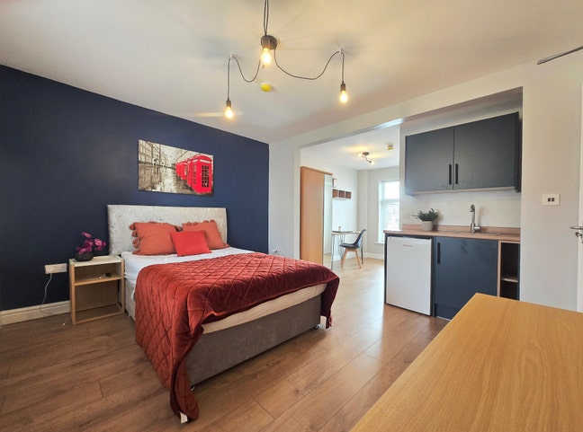 Studio-Style Ensuite Room with Kitchenette  Main Photo