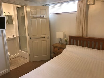 Full En-suite room - Evesham Town Centre  Main Photo