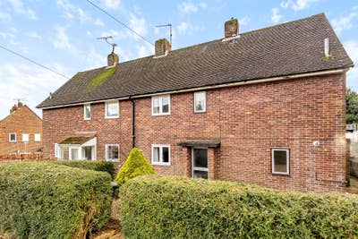 Generous Double Bedrooms in Chatham Road! Main Photo