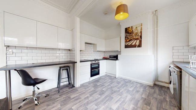 1 room available in 6-bed student property  Main Photo
