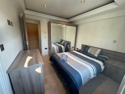 Modern bright ensuite room near park Main Photo