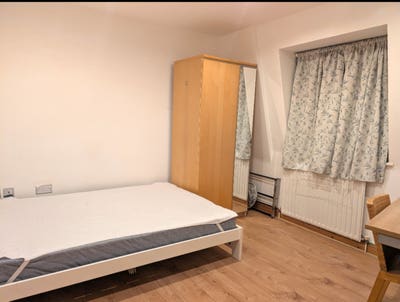 Quiet double room  w/bills & cleaner inc Main Photo