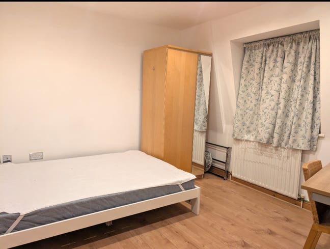 Quiet double room  w/bills & cleaner inc Main Photo