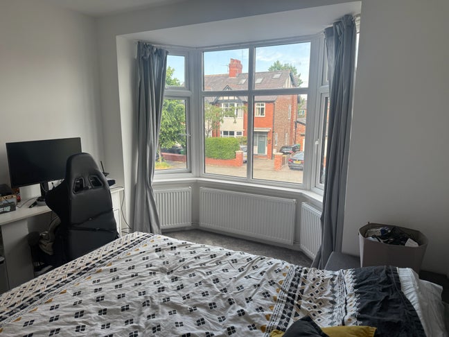  Professional Executive EN-SUITE Room in Chorlton. Main Photo