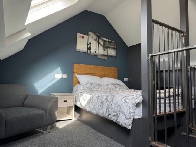 Lovely Loft  Room, Close to Town Main Photo