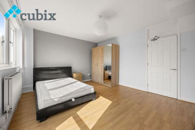 3 bedroom Flat in E2 Main Photo
