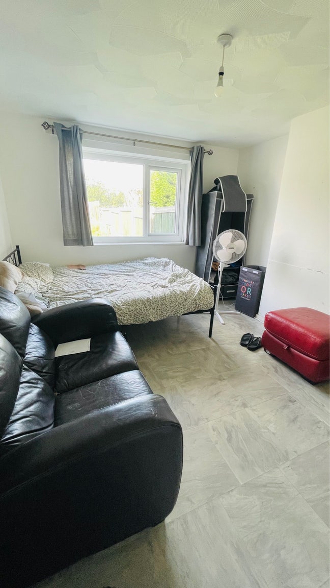 Spacious Double Room with Beautiful Garden View Main Photo