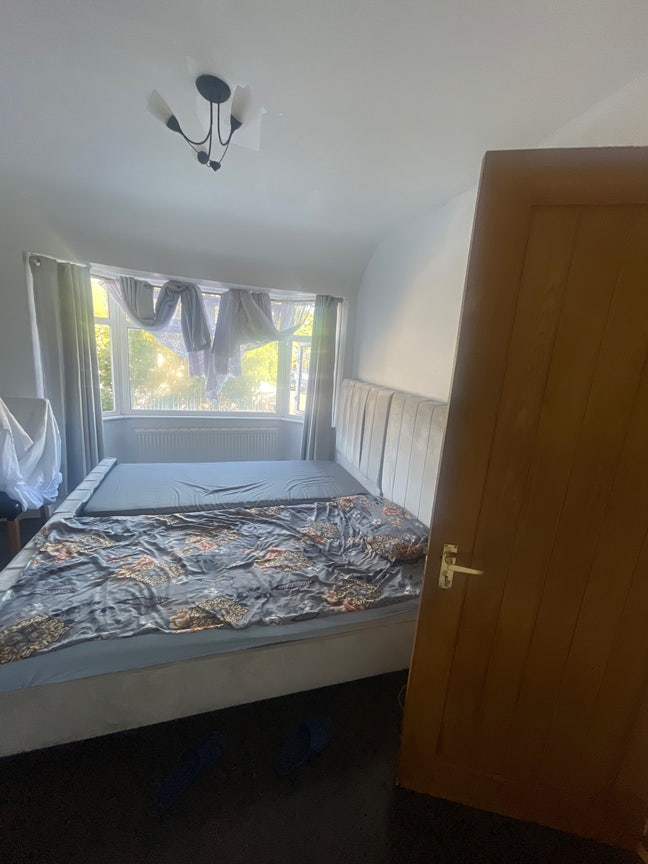 Double room available for couples or two girls  Main Photo