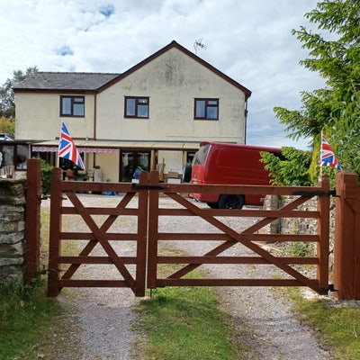 Double bedroom in village with amenities Main Photo