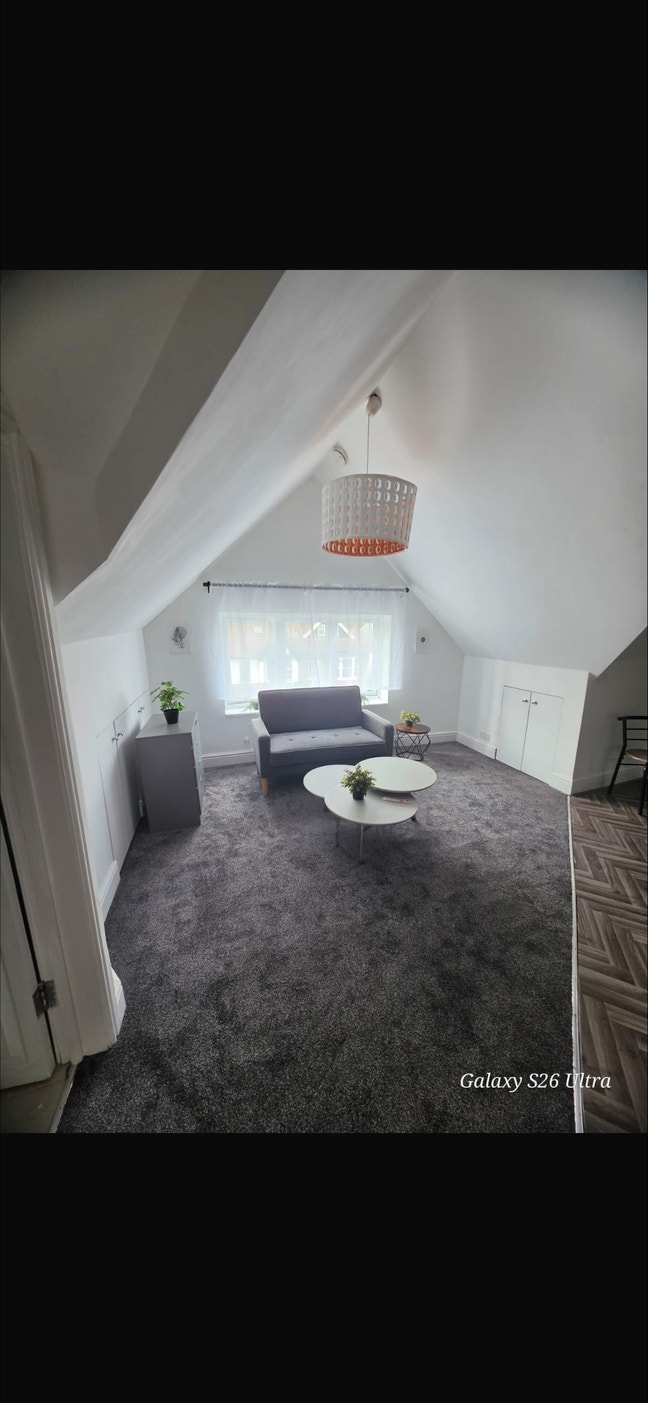 Newly refurbished 2 bedroom flat.  Main Photo