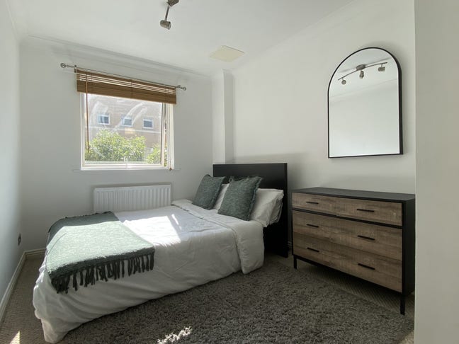 Bright Double Room, Private Bathroom, Zone 2 Main Photo