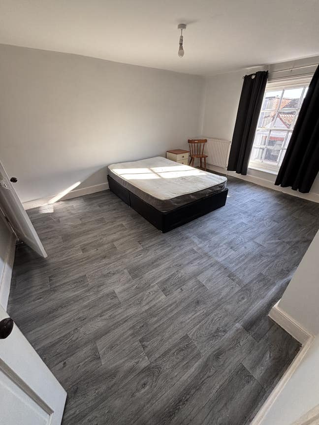 Large double room Main Photo