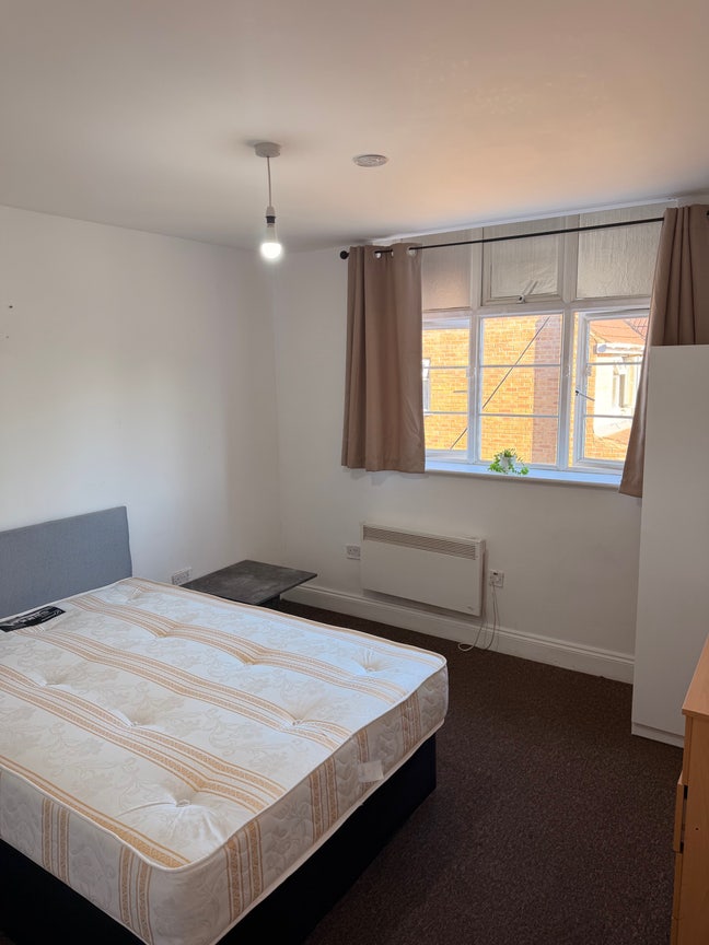  1-Bedroom Flat – Bromley Road 💫 Main Photo