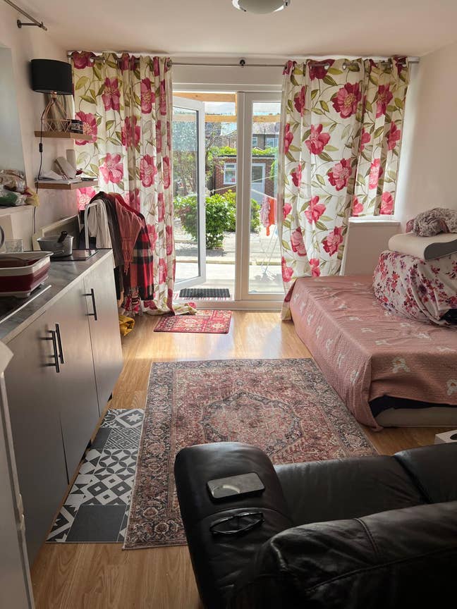 🏡 Newly Refurbished Rooms & Studio Flat – UB4  Main Photo
