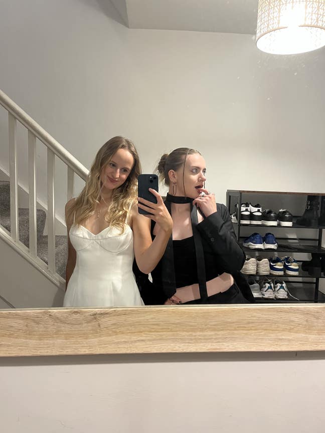 Two friends looking for a house share/buddy up! Main Photo