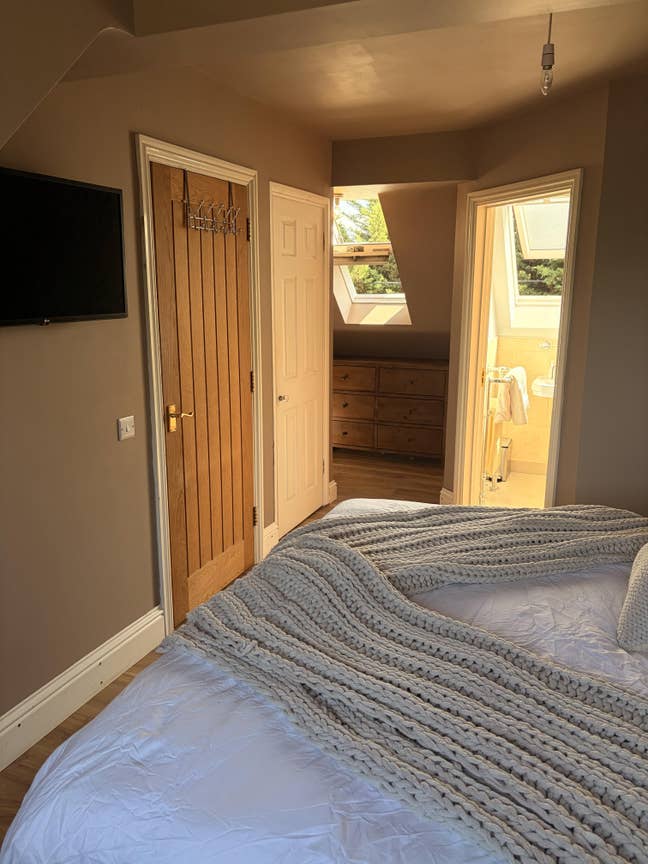 Beautiful Loft Double Room with En-Suite  Main Photo