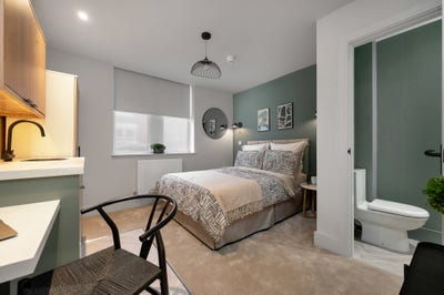 ✨Stylish Studios and En‑Suite Room Prime Location✨ Main Photo