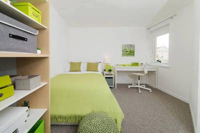 3 Bed flat, premium room available, Trinity court Main Photo