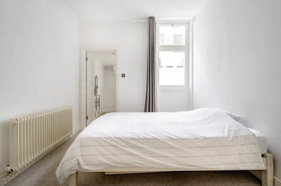 Double room and large bathroom near Tower bridge Main Photo