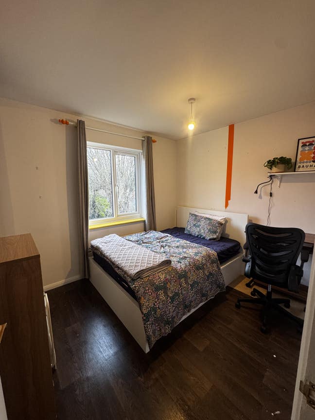 Spacious Double Room - Bills Included Main Photo