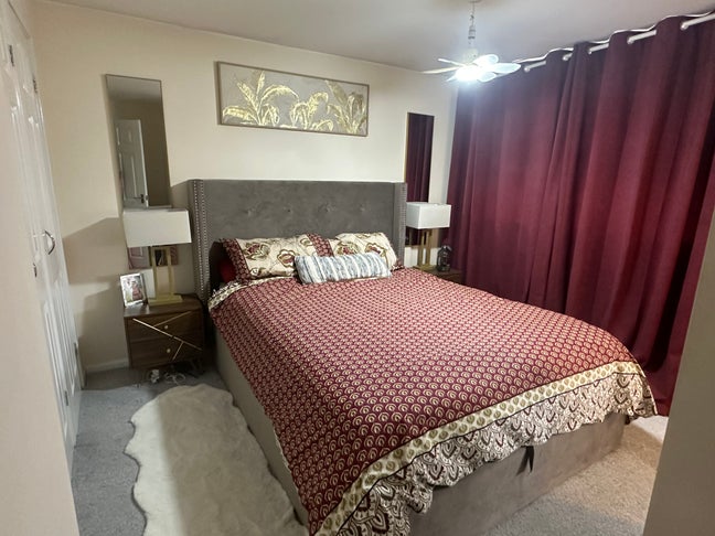 King size furnished ensuite room to rent Main Photo