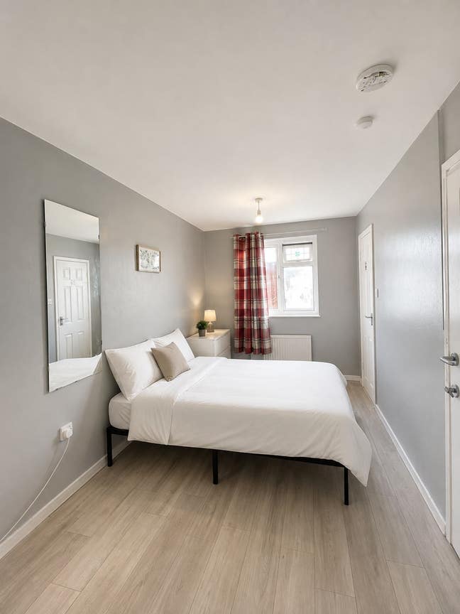 Canning Town Ensuite Room | Couples OK| 0 Deposit Main Photo